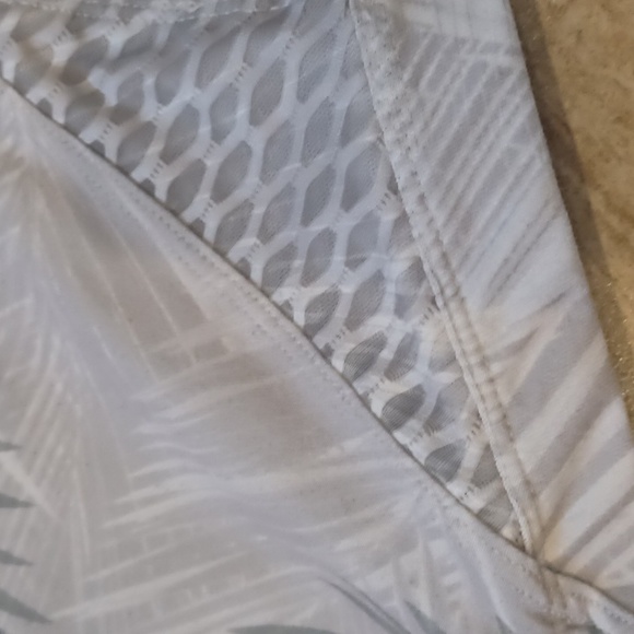 Peloton Wear it to Heart ❤️ Sportsbra - Picture 2 of 6